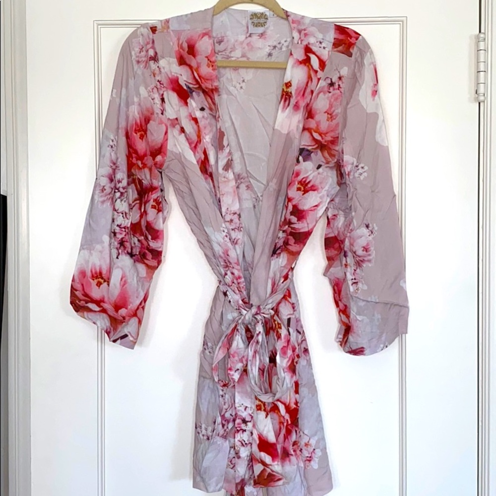 Plum Pretty Sugar Floral Robe